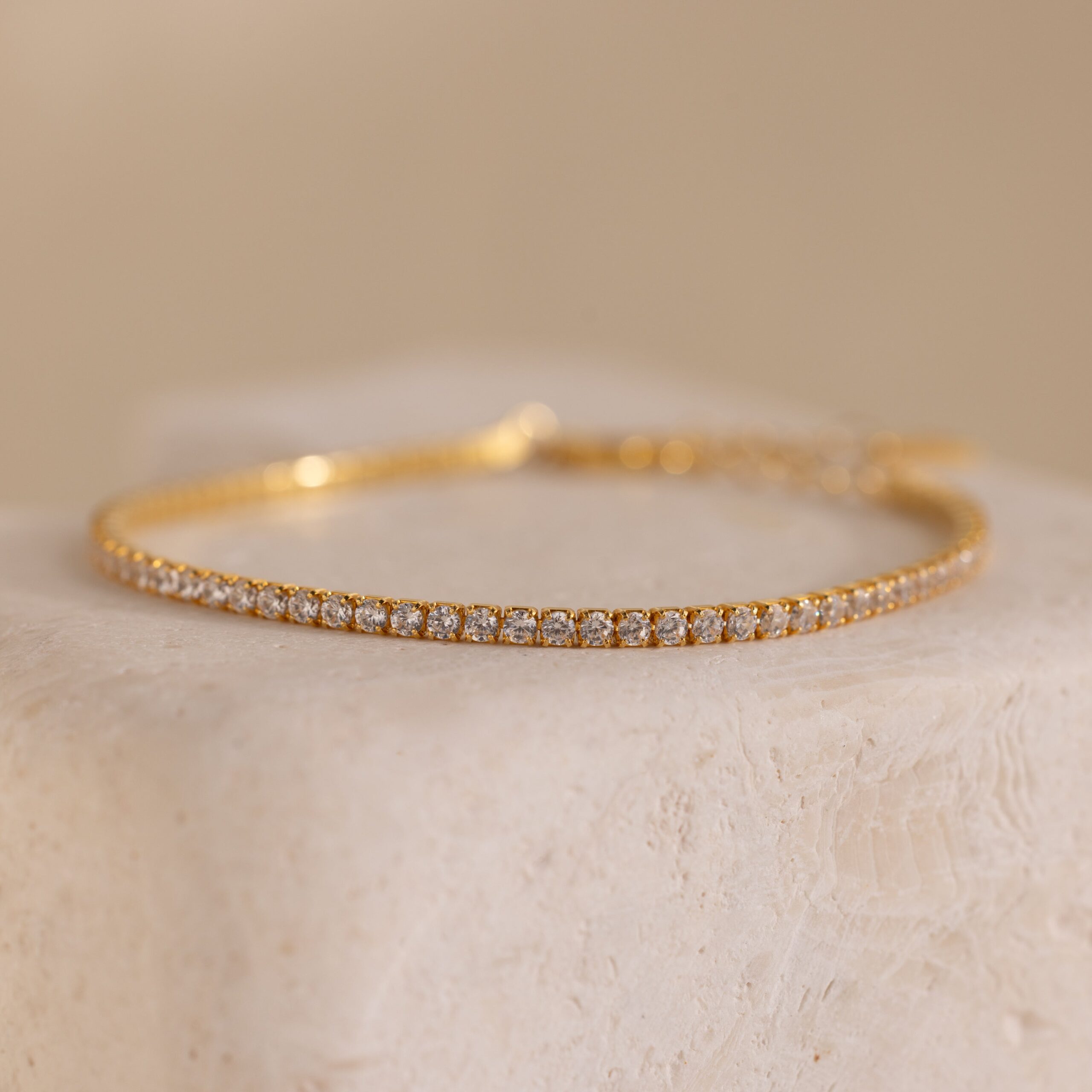 Classic Diamond Tennis Bracelet in 18K Gold - Image 4