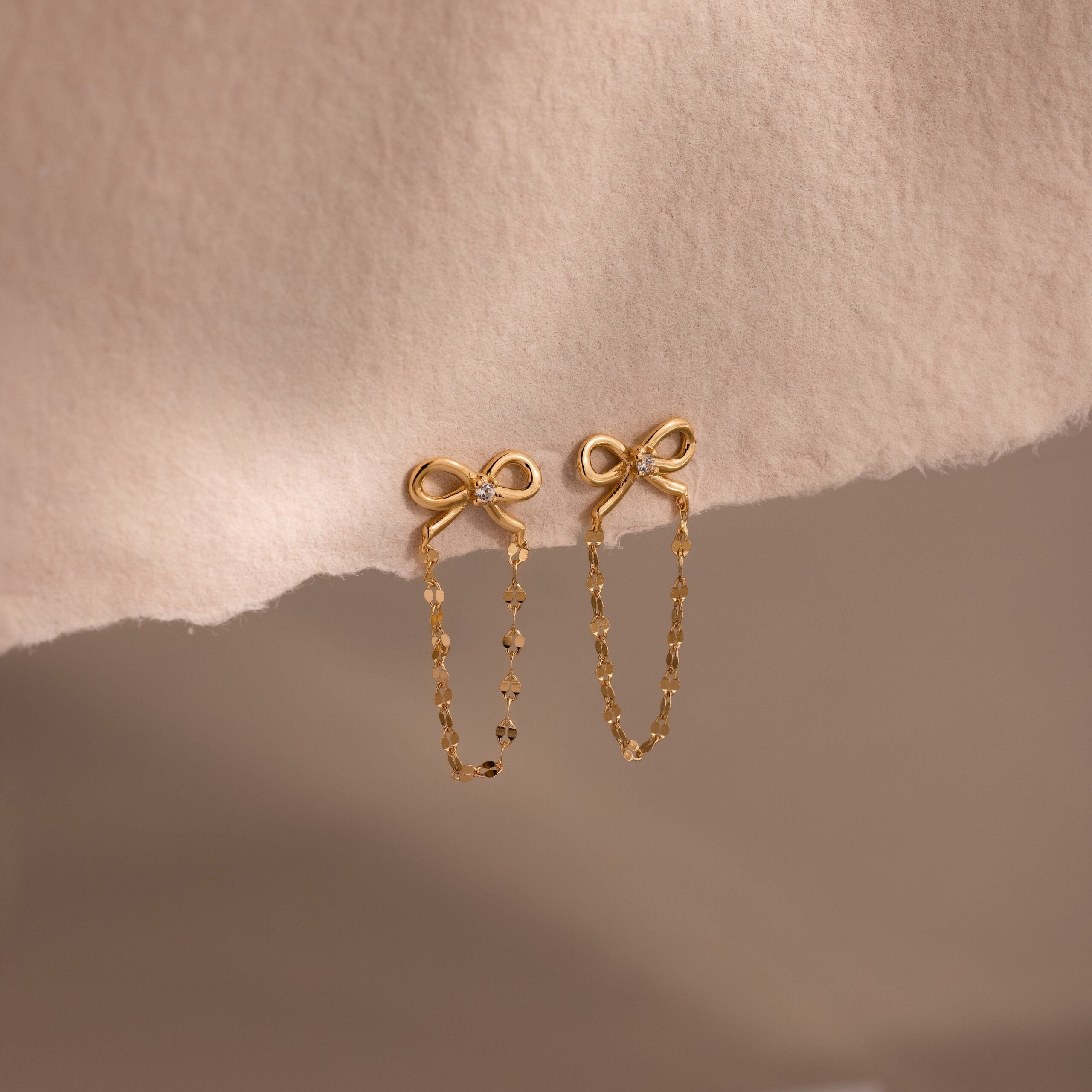 Bow Chain Studs in 18K Gold