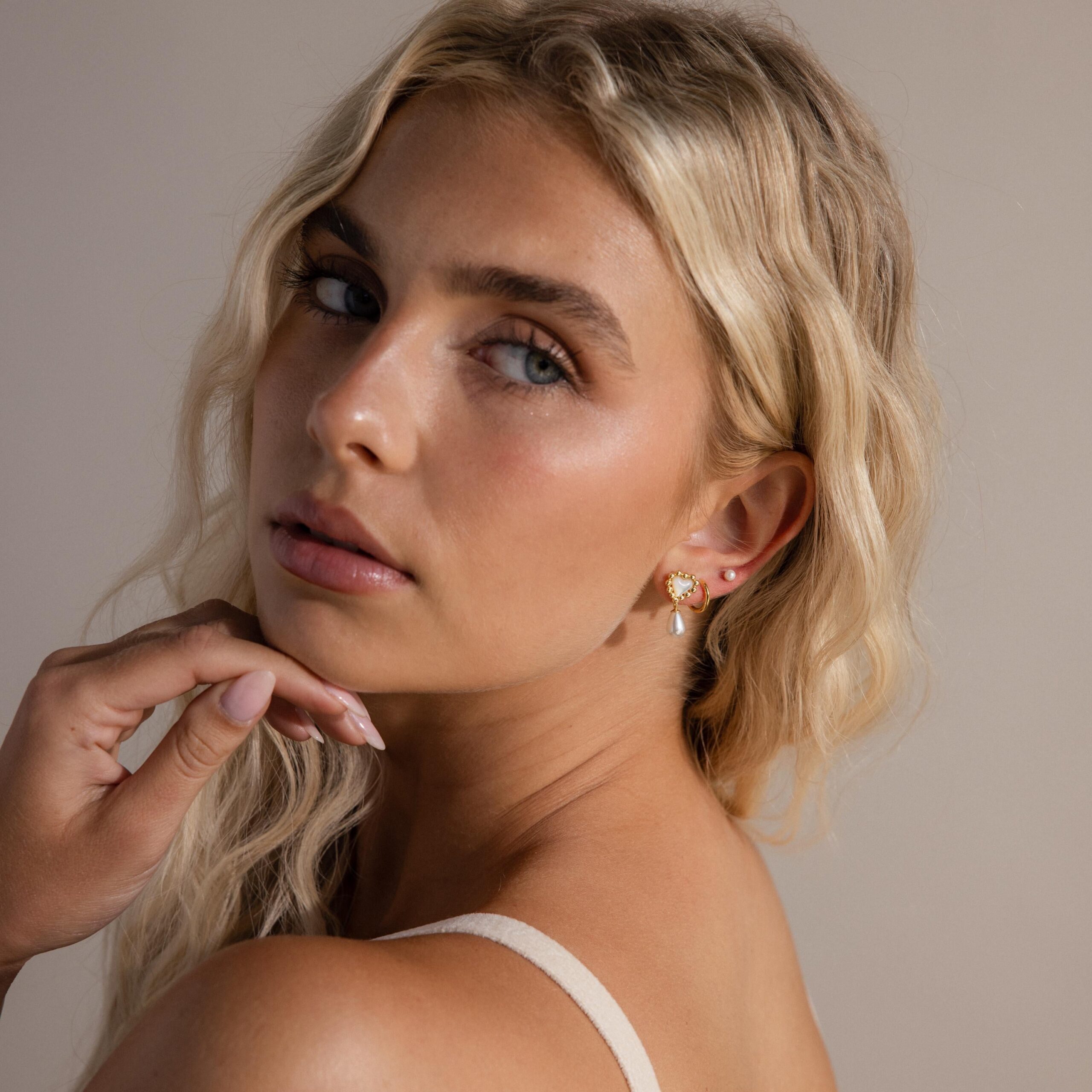 Pearl Heart Beaded Drop Studs in 18K Gold - Image 4