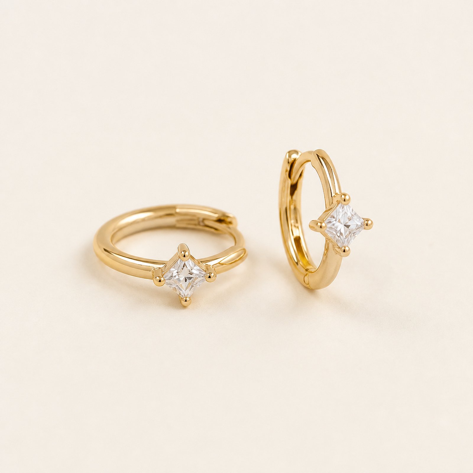 Single Zircon Star Huggie Hoop Earrings – 18K Gold Plated